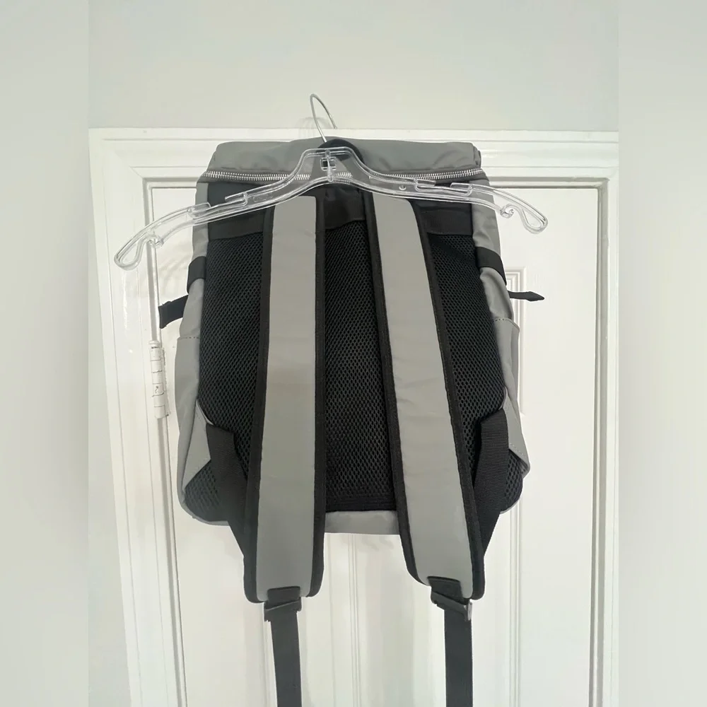 RARE!!! Yu-Gi-Oh! Blue-Eyes White Dragon 3D Black and Gray Backpack. Like New! - Picture 3 of 12